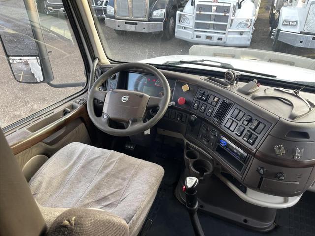 2012 Volvo Vnl VNL 670 Sleeper