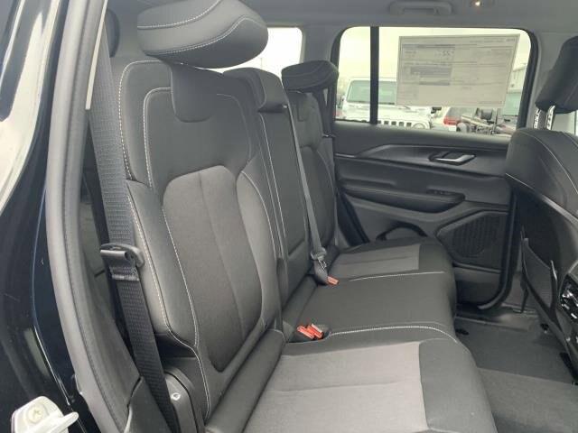 2023 Jeep Grand Cherokee GRAND CHEROKEE LAREDO 4X4