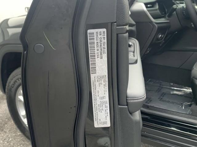2023 Jeep Grand Cherokee GRAND CHEROKEE LAREDO 4X4