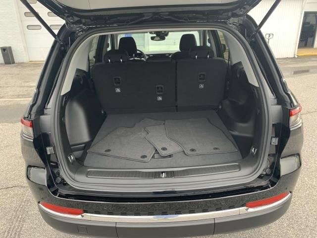 2023 Jeep Grand Cherokee GRAND CHEROKEE LAREDO 4X4