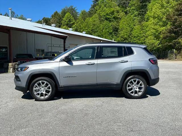 2023 Jeep Compass COMPASS LATITUDE LUX 4X4