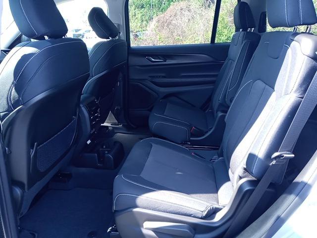 2023 Jeep Grand Cherokee GRAND CHEROKEE L LAREDO 4X4