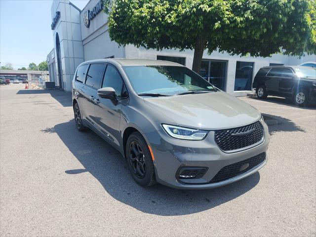 2023 Chrysler Pacifica Plug-In Hybrid PACIFICA PLUG-IN HYBRID TOURING L
