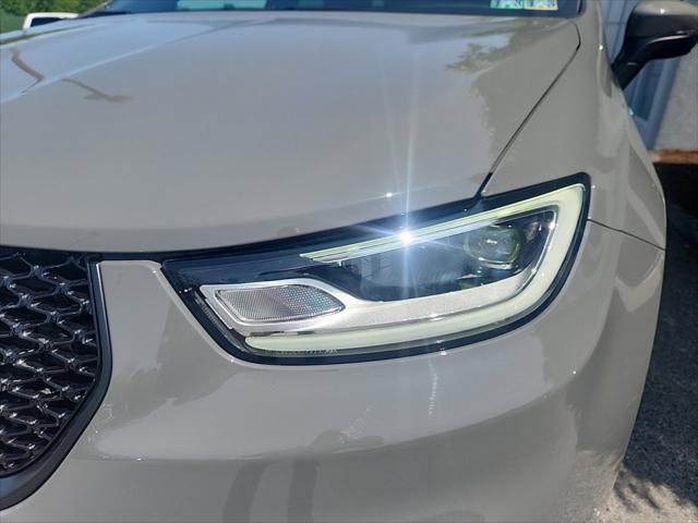 2023 Chrysler Pacifica Plug-In Hybrid PACIFICA PLUG-IN HYBRID TOURING L