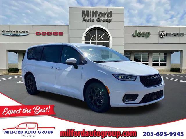 2023 Chrysler Pacifica Hybrid PACIFICA PLUG-IN HYBRID TOURING L