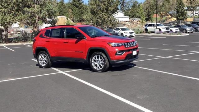 2023 Jeep Compass COMPASS LATITUDE LUX 4X4