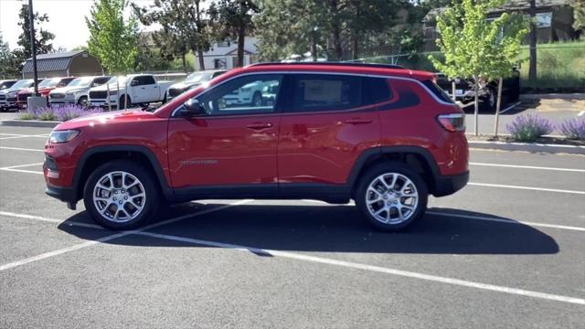 2023 Jeep Compass COMPASS LATITUDE LUX 4X4