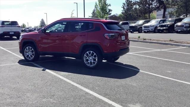 2023 Jeep Compass COMPASS LATITUDE LUX 4X4