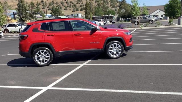 2023 Jeep Compass COMPASS LATITUDE LUX 4X4