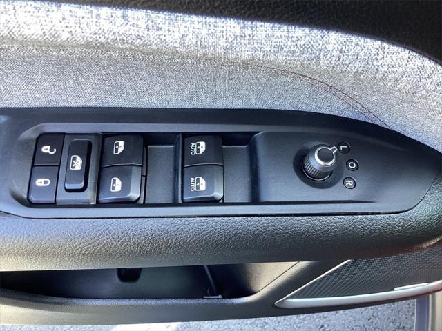 2023 Jeep Compass COMPASS LATITUDE LUX 4X4