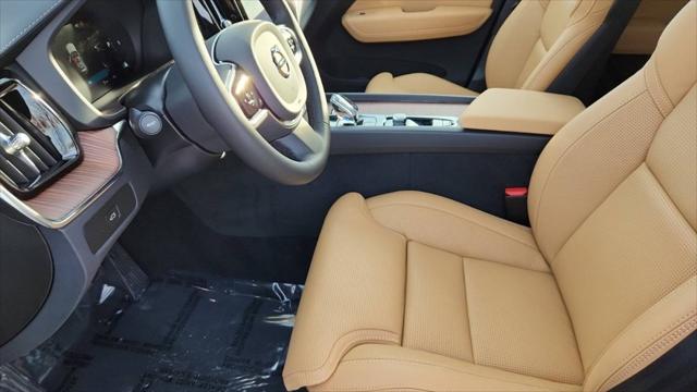2023 Volvo XC60 B5 Ultimate Bright Theme