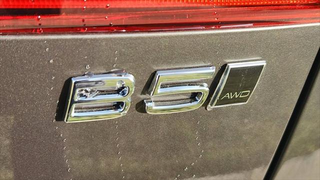 2023 Volvo XC60 B5 Ultimate Bright Theme
