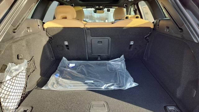 2023 Volvo XC60 B5 Ultimate Bright Theme