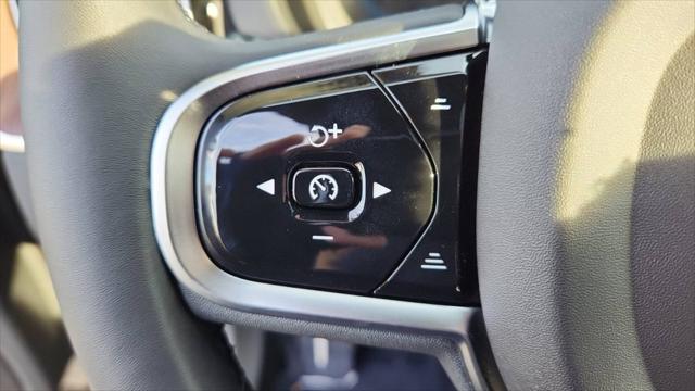2023 Volvo XC60 B5 Ultimate Bright Theme