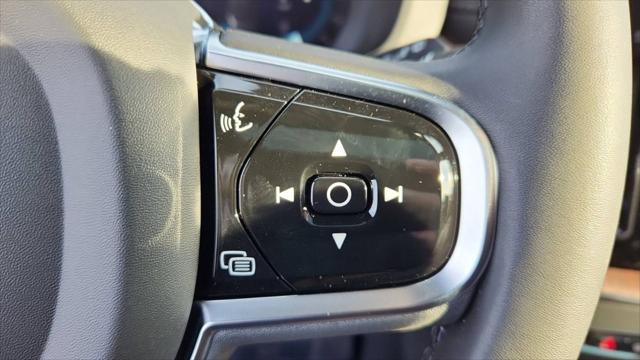 2023 Volvo XC60 B5 Ultimate Bright Theme