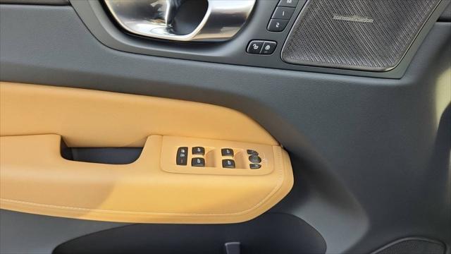 2023 Volvo XC60 B5 Ultimate Bright Theme