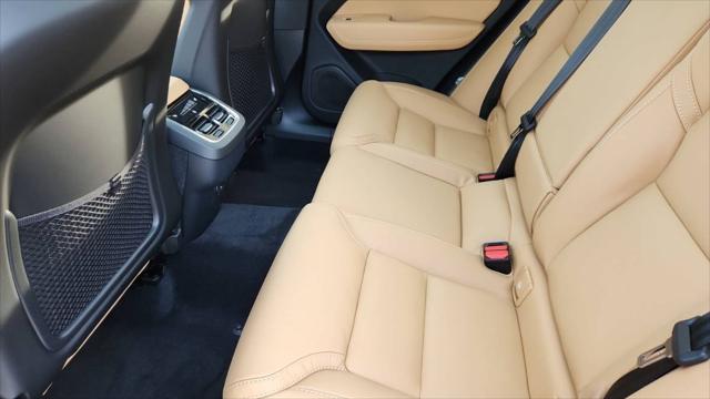 2023 Volvo XC60 B5 Ultimate Bright Theme