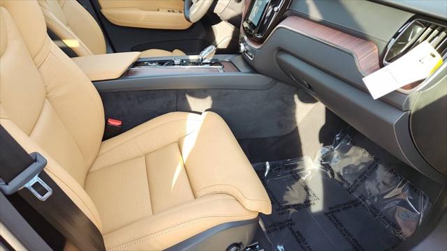 2023 Volvo XC60 B5 Ultimate Bright Theme