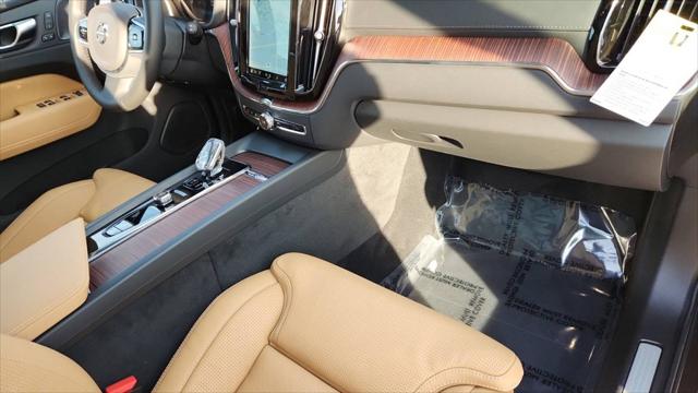 2023 Volvo XC60 B5 Ultimate Bright Theme