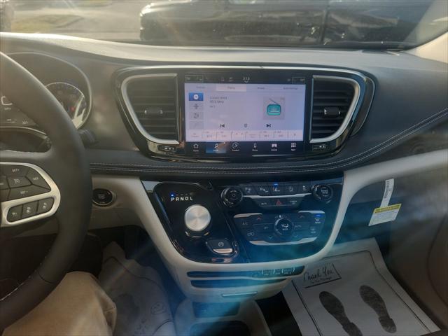 2023 Chrysler Pacifica PACIFICA TOURING L