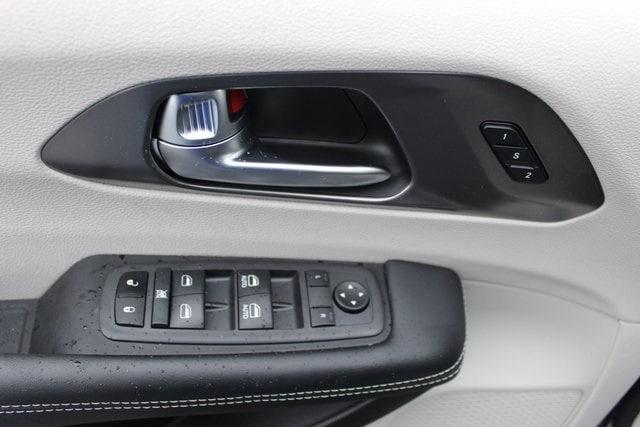 2023 Chrysler Pacifica PACIFICA TOURING L