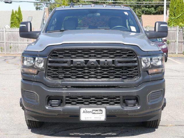 2023 RAM Ram 3500 Chassis Cab RAM 3500 TRADESMAN CREW CAB CHASSIS 4X4 60 CA 2023 RAM Ram 3500 Chassis Cab RAM 3500 TRADESMAN CREW CAB CHASSIS 4X4 60 CA