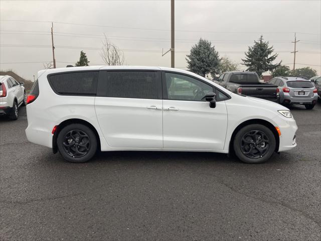 2023 Chrysler Pacifica Hybrid PACIFICA PLUG-IN HYBRID LIMITED