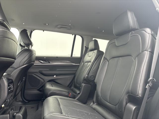 2023 Jeep Grand Cherokee GRAND CHEROKEE L LIMITED 4X4