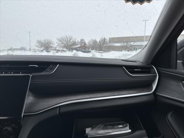 2023 Jeep Grand Cherokee GRAND CHEROKEE L LIMITED 4X4