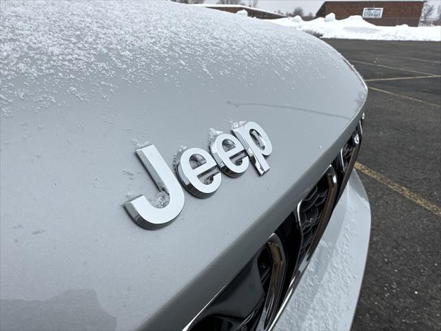 2023 Jeep Grand Cherokee GRAND CHEROKEE L LIMITED 4X4