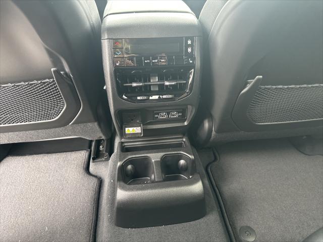 2023 Jeep Grand Cherokee GRAND CHEROKEE L LIMITED 4X4