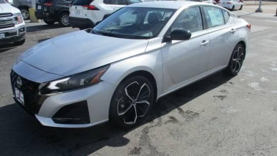 2023 Nissan Altima SR FWD for sale in Moline, IL