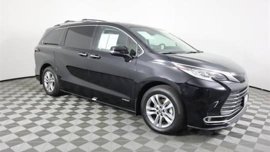 2021 Toyota Sienna Limited for sale in Selma, CA