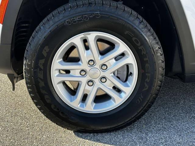 2023 Jeep Grand Cherokee GRAND CHEROKEE LAREDO 4X4