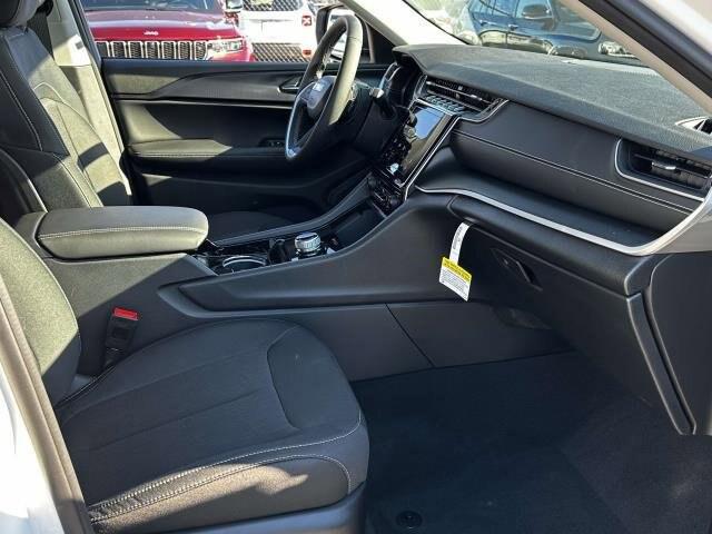 2023 Jeep Grand Cherokee GRAND CHEROKEE LAREDO 4X4