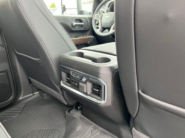 2023 Chevrolet Silverado 3500HD 4WD Crew Cab Standard Bed High Country
