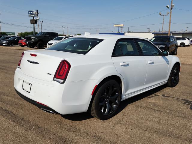2023 Chrysler Chrysler 300 300 TOURING L RWD