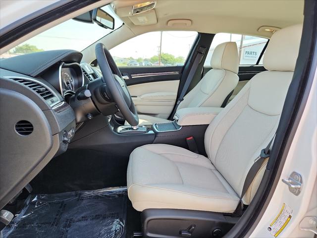 2023 Chrysler Chrysler 300 300 TOURING L RWD