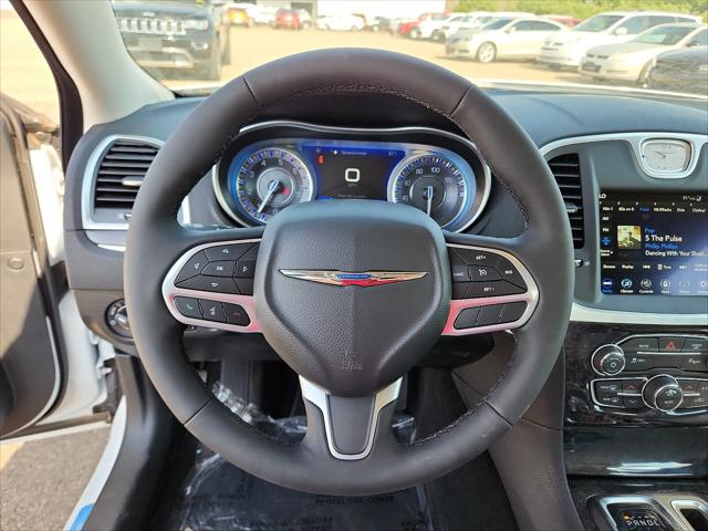 2023 Chrysler Chrysler 300 300 TOURING L RWD
