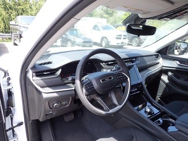 2023 Jeep Grand Cherokee GRAND CHEROKEE LAREDO 4X4