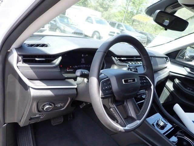 2023 Jeep Grand Cherokee GRAND CHEROKEE LAREDO 4X4