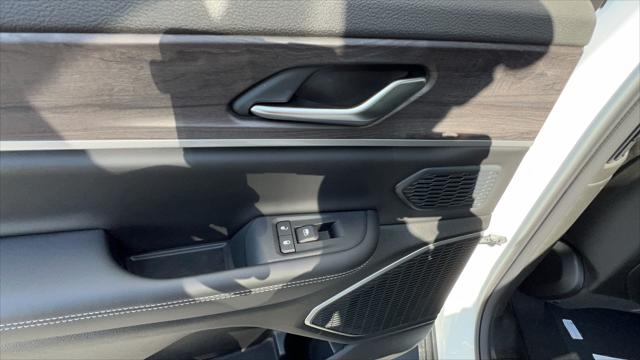 2023 Jeep Grand Cherokee GRAND CHEROKEE L LIMITED 4X4