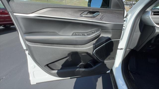2023 Jeep Grand Cherokee GRAND CHEROKEE L LIMITED 4X4