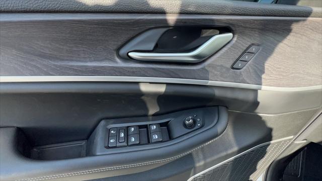 2023 Jeep Grand Cherokee GRAND CHEROKEE L LIMITED 4X4