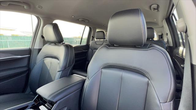 2023 Jeep Grand Cherokee GRAND CHEROKEE L LIMITED 4X4