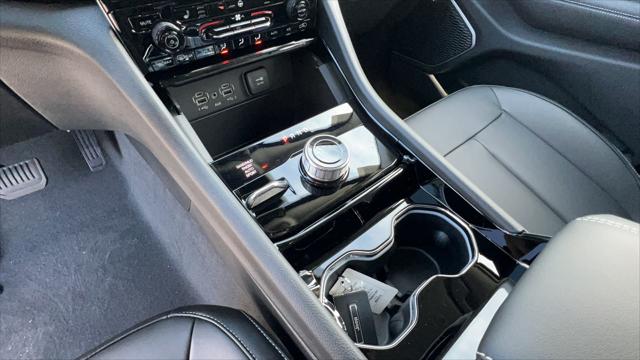 2023 Jeep Grand Cherokee GRAND CHEROKEE L LIMITED 4X4