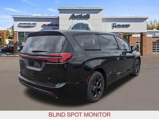 2023 Chrysler Pacifica Hybrid Touring L