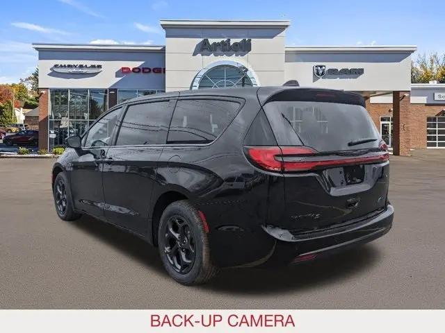 2023 Chrysler Pacifica Hybrid Touring L