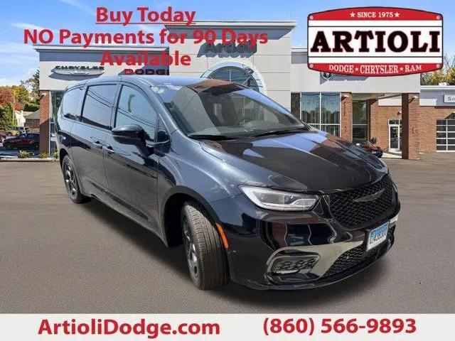 2023 Chrysler Pacifica Hybrid Touring L for sale in Enfield, CT