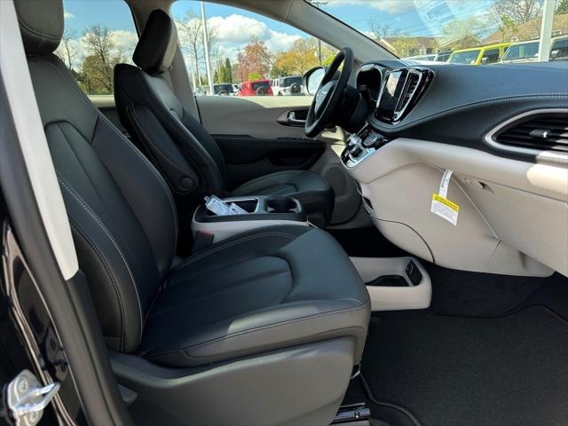 2023 Chrysler Pacifica PACIFICA TOURING L